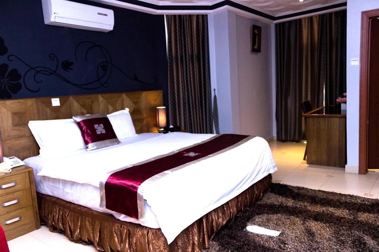 Airport West Hotel Akra Zewnętrze zdjęcie