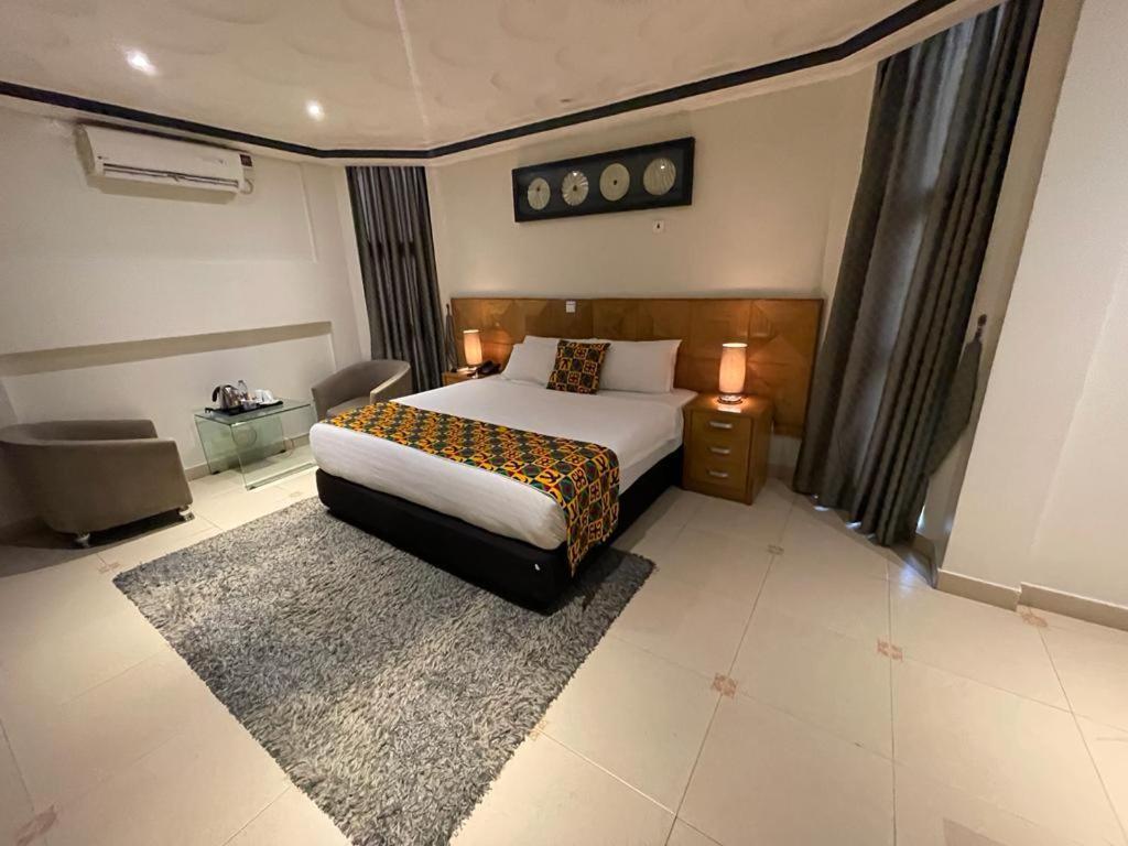Airport West Hotel Akra Zewnętrze zdjęcie