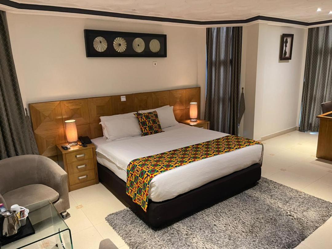Airport West Hotel Akra Zewnętrze zdjęcie