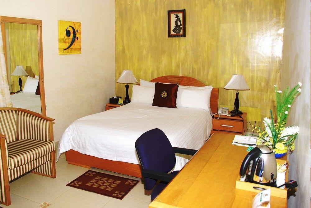 Airport West Hotel Akra Zewnętrze zdjęcie