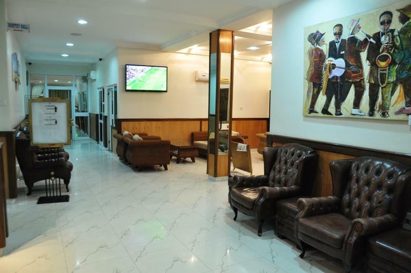 Airport West Hotel Akra Zewnętrze zdjęcie
